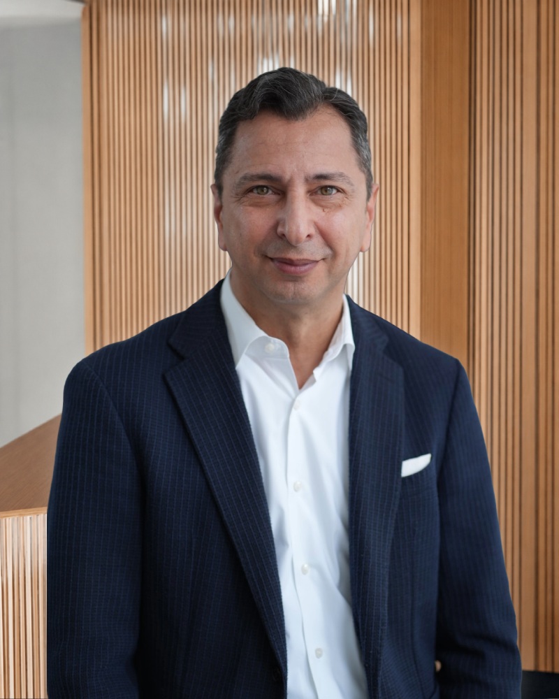Herr Mustafa Öztürk